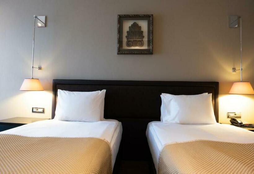 اتاق اجرایی با چشمانداز دریا, Windsor Hotel & Convention Center Istanbul