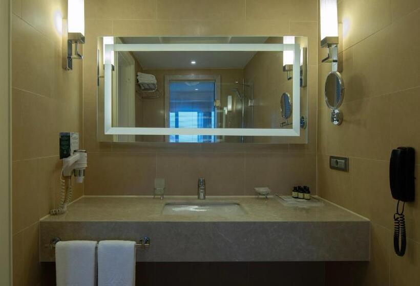 اتاق اجرایی با چشمانداز دریا, Windsor Hotel & Convention Center Istanbul