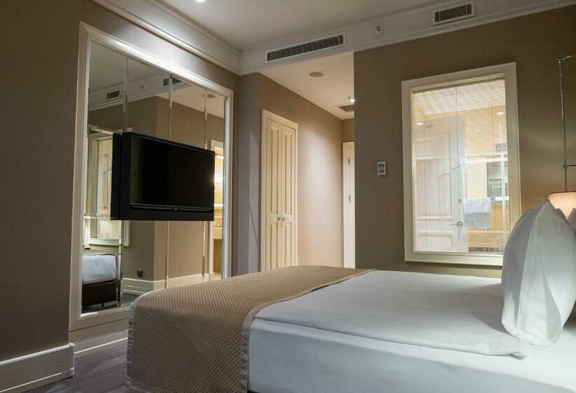 キングサイズベッドのスタンダードルーム, Windsor Hotel & Convention Center Istanbul