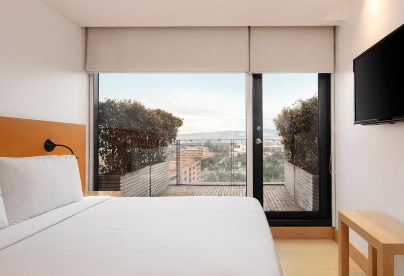 Balkonlu Standart Oda, Fairfield By Marriott Bogota Embajada