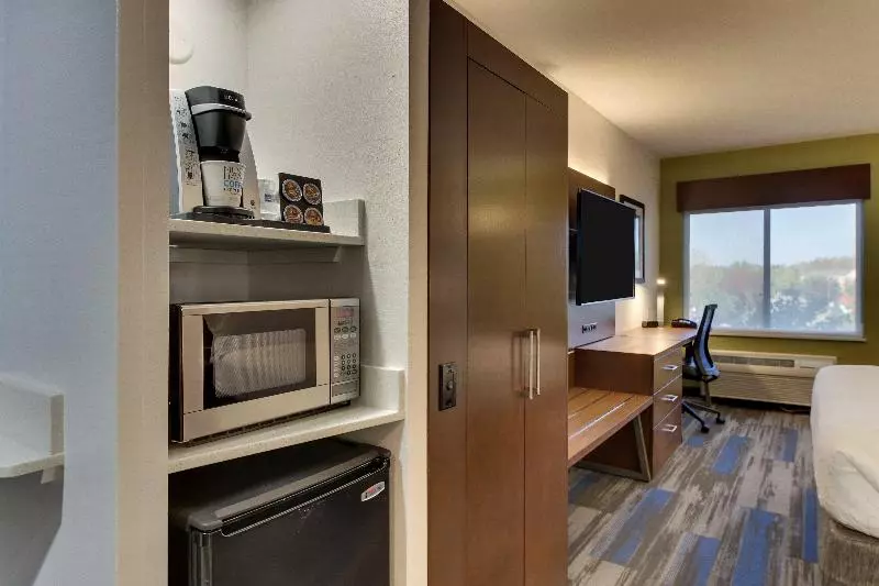 キングサイズベッドのエクゼクティブルーム, Holiday Inn Express Fishkill, An Ihg