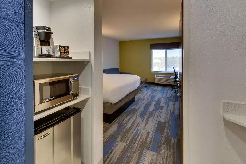 キングサイズベッドのスタンダードルーム, Holiday Inn Express Fishkill, An Ihg