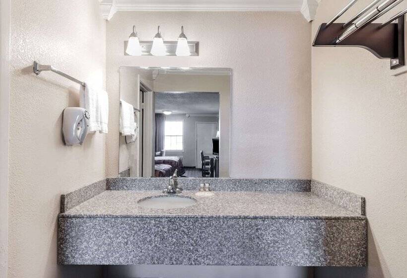 اتاق استاندارد با 2 تخت دوبل, Knights Inn Greenville