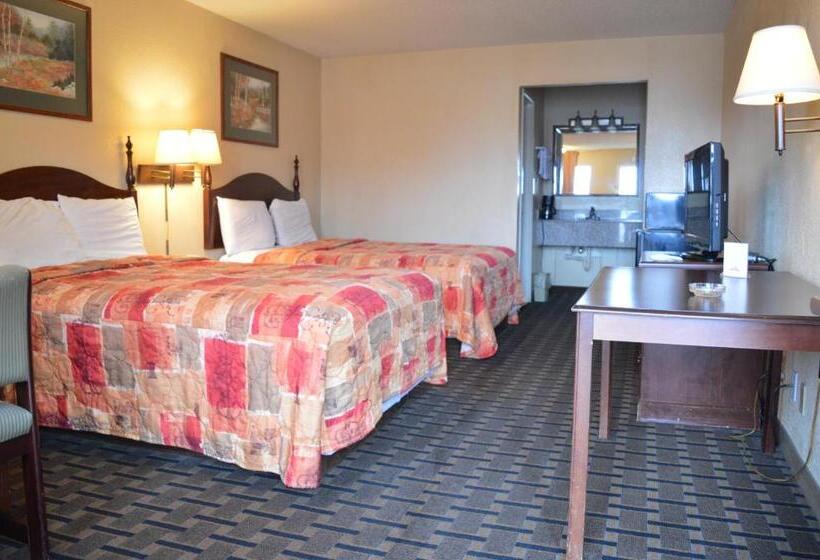 带2个双人床的标准工作室, Knights Inn Greenville