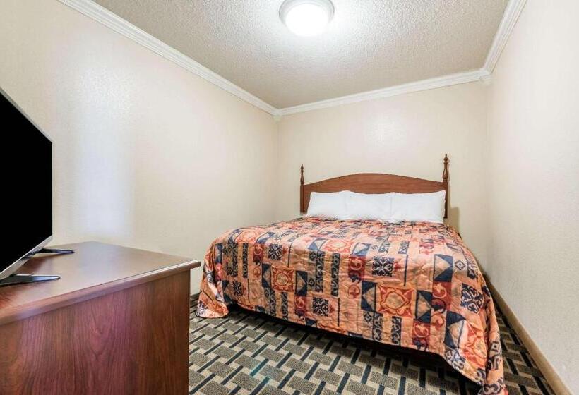 اتاق استاندارد با تخت بزرگ, Knights Inn Greenville