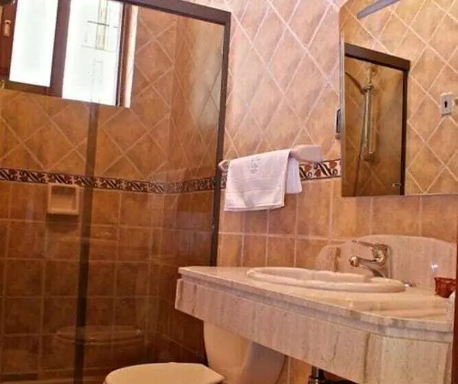 اتاق استاندارد سه نفره, San Marino Royal