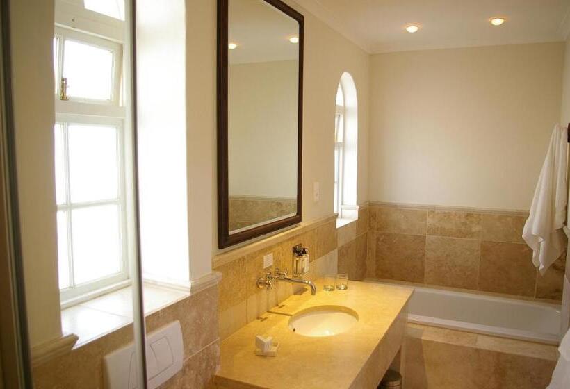 غرفة قياسية, The Royal