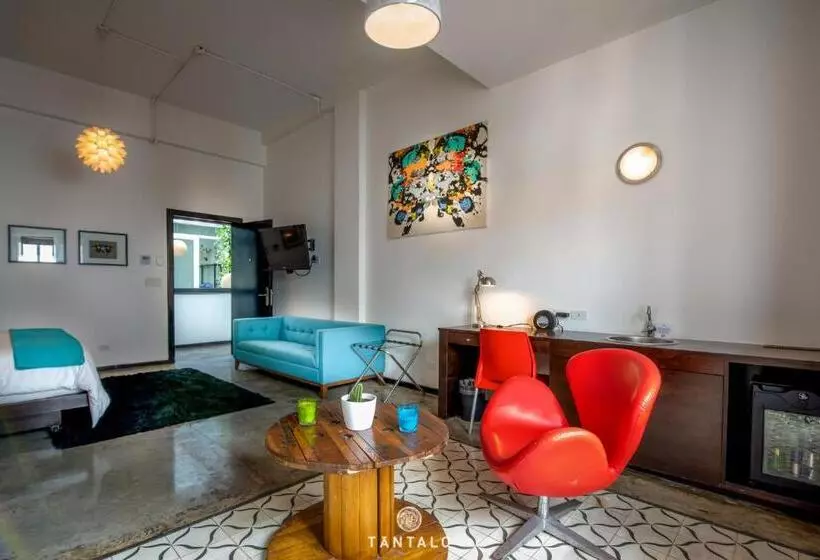 اتاق لوکس با بالکن, Tantalo Hotel Kitchen Roofbar