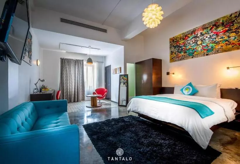 اتاق لوکس با بالکن, Tantalo Hotel Kitchen Roofbar