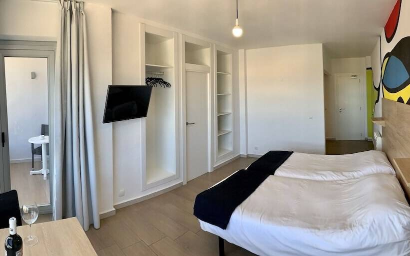 استودیوی لوکس, Apartaments La Perla Negra