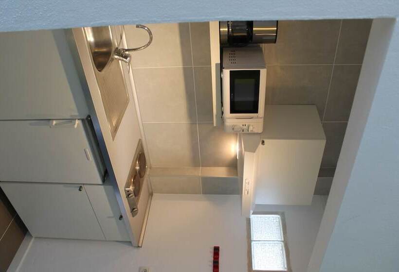 استودیوی لوکس, Apartaments La Perla Negra