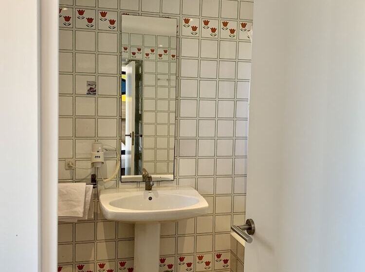 استودیوی لوکس, Apartaments La Perla Negra