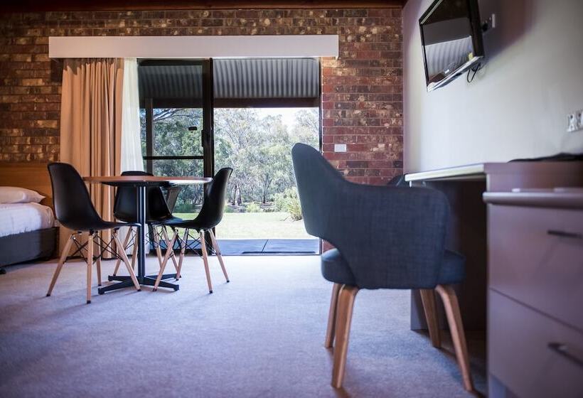 סטודיו דלוקס, Cadell On The Murray Motel