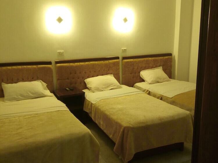 اتاق استاندارد سه نفره, Arabian Nights Hostel