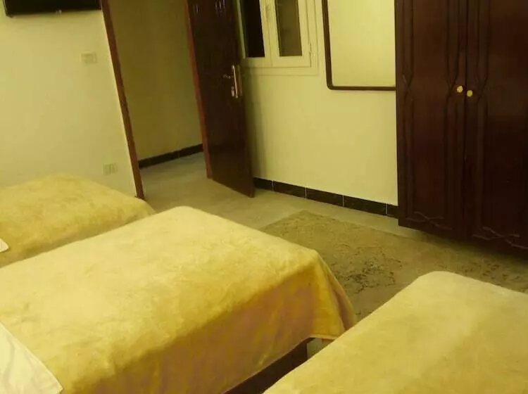 اتاق استاندارد سه نفره, Arabian Nights Hostel