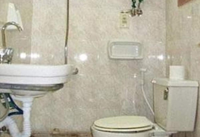 اتاق استاندارد یک تخته با سرویس بهداشتی مشترک, Arabian Nights Hostel