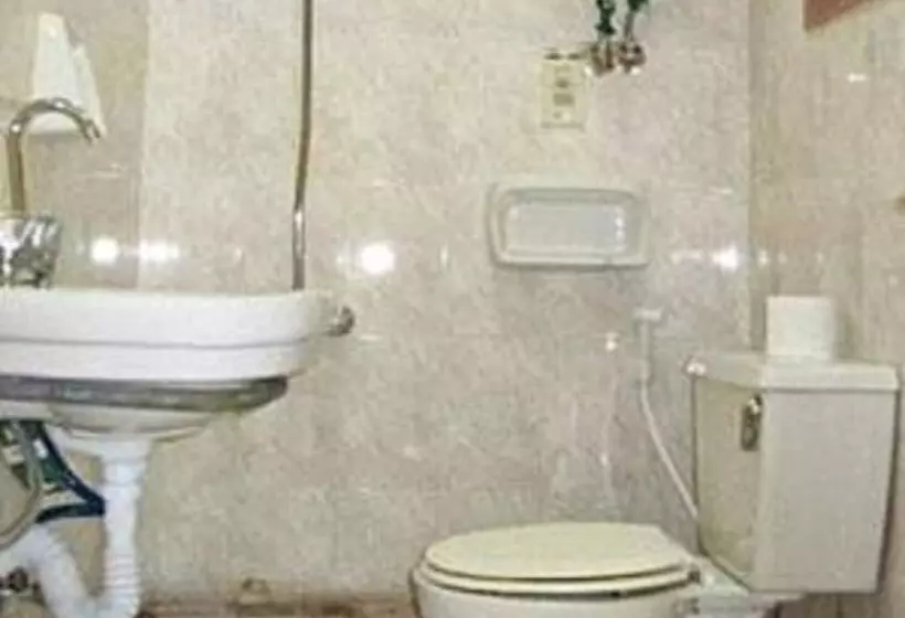 اتاق استاندارد یک تخته با سرویس بهداشتی مشترک, Arabian Nights Hostel