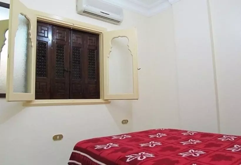 اتاق استاندارد یک تخته با سرویس بهداشتی مشترک, Arabian Nights Hostel