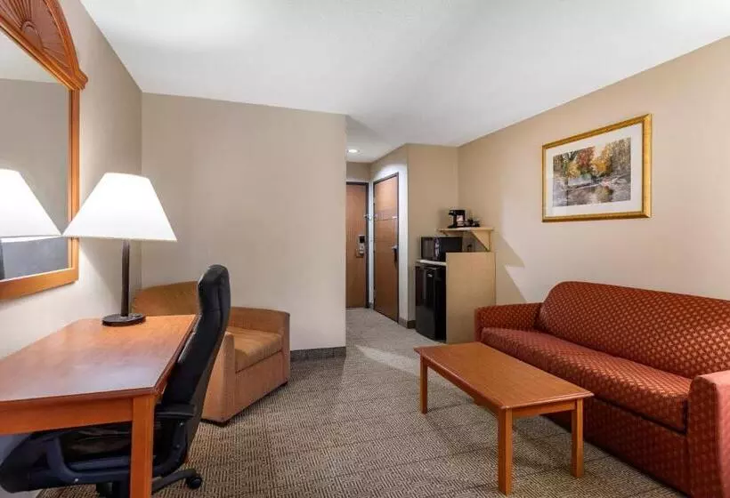 キングサイズベッドのスイートルーム, Quality Inn & Suites Rockport   Owensboro North