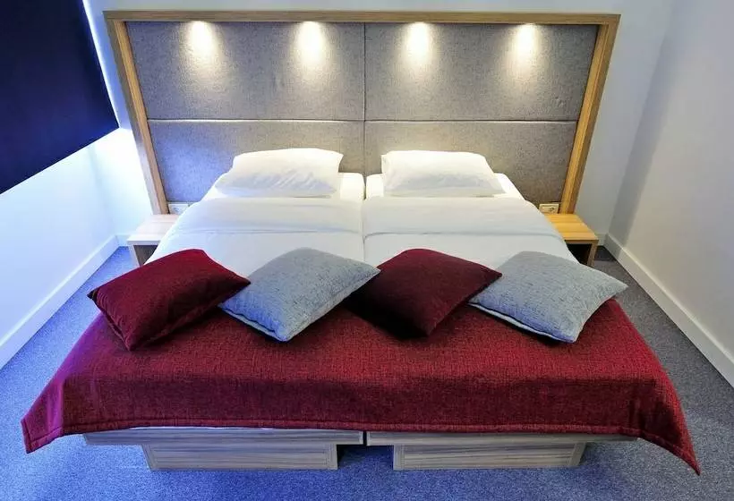 Standard-huone, Rebro