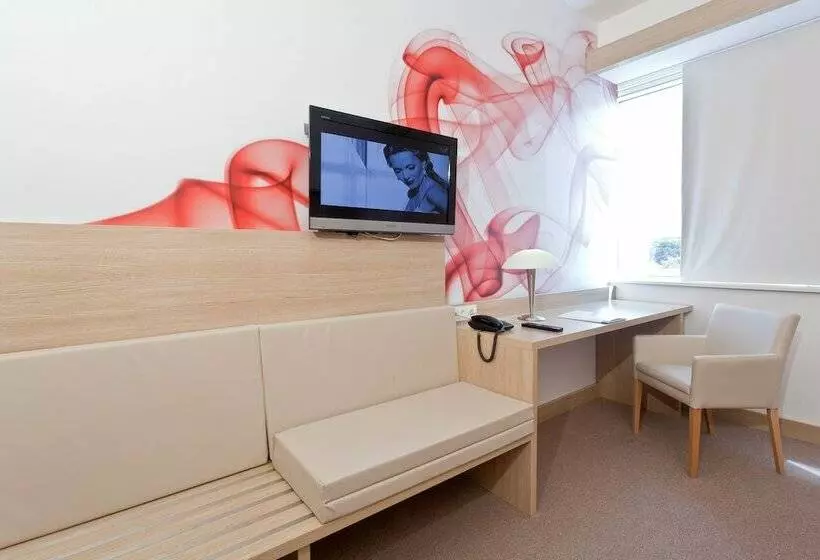 Standard-huone, Rebro