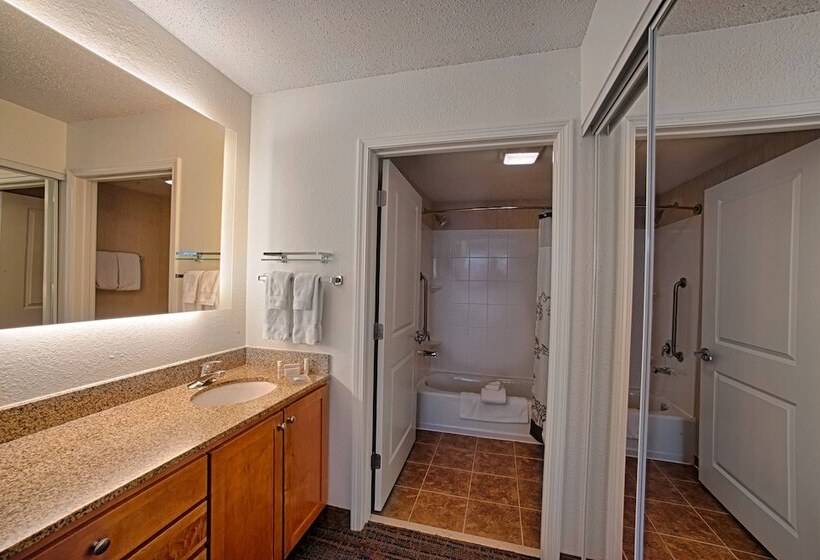 스위트, Residence Inn Neptune At Gateway Center