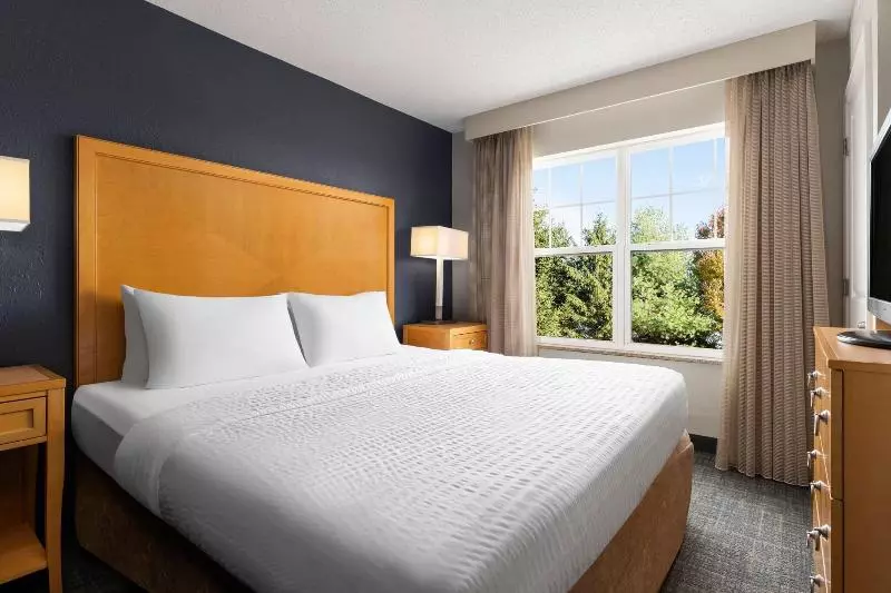 キングサイドベッドのスタンダードワンルーム, Residence Inn Neptune At Gateway Center