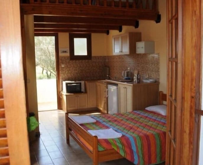 스탠다드 스튜디오, Helena Inn