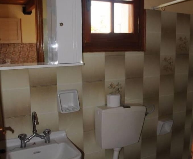 스탠다드 스튜디오, Helena Inn