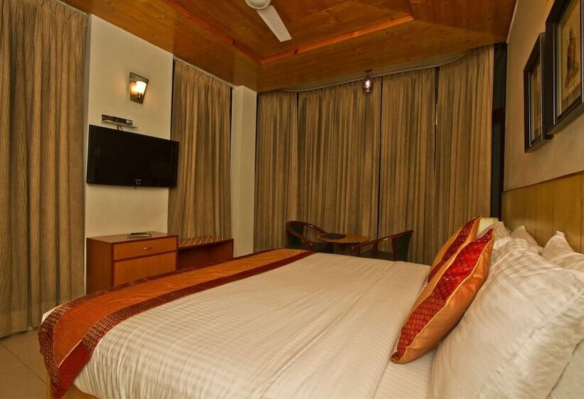 اتاق لوکس, Broadways Inn