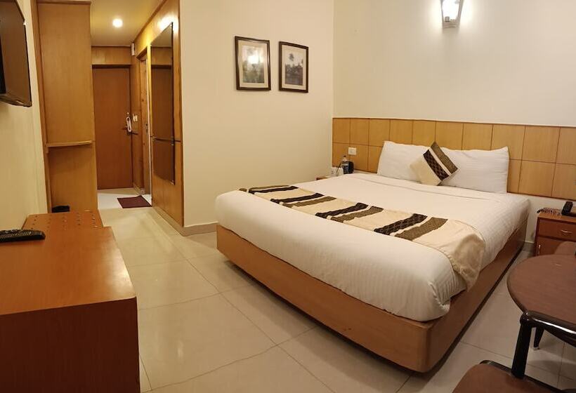 اتاق سوپریور, Broadways Inn