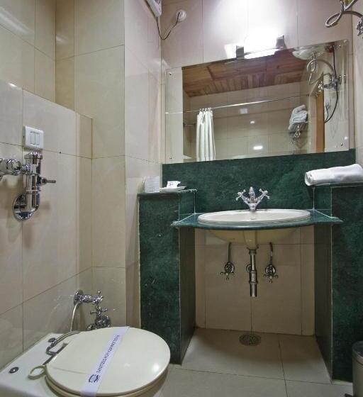 اتاق لوکس, Broadways Inn