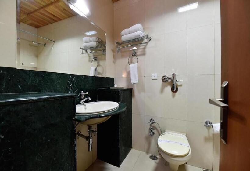 اتاق لوکس, Broadways Inn