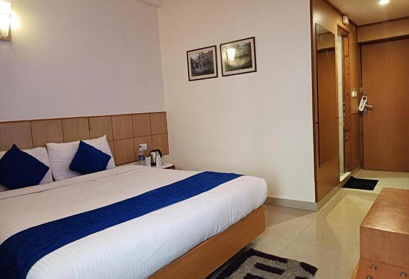 اتاق لوکس, Broadways Inn