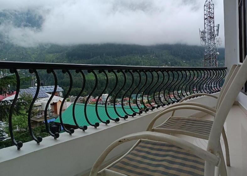 اتاق لوکس با تخت بزرگ, Broadways Inn