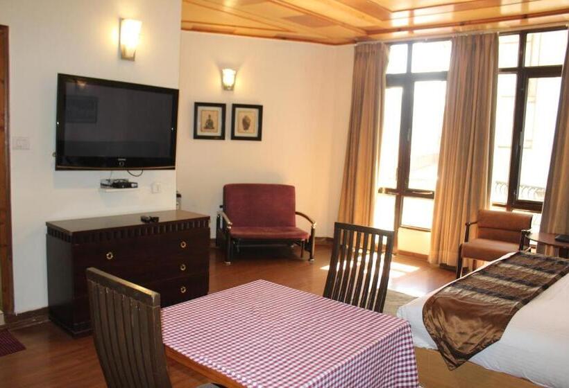 سوئیت با بالکن, Broadways Inn