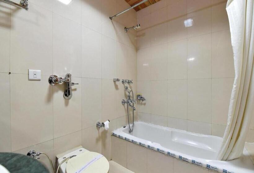 سوئیت با بالکن, Broadways Inn