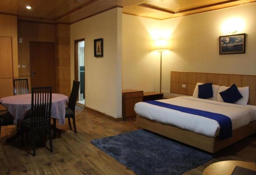 سوئیت با بالکن, Broadways Inn