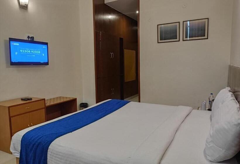 اتاق سوپریور, Broadways Inn