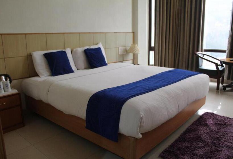 اتاق لوکس, Broadways Inn