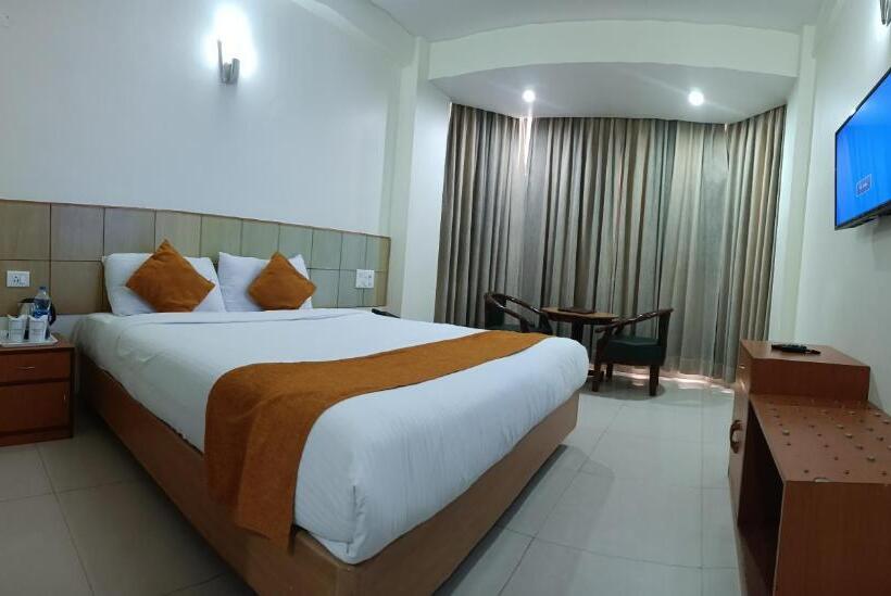 Номер Deluxe, Broadways Inn