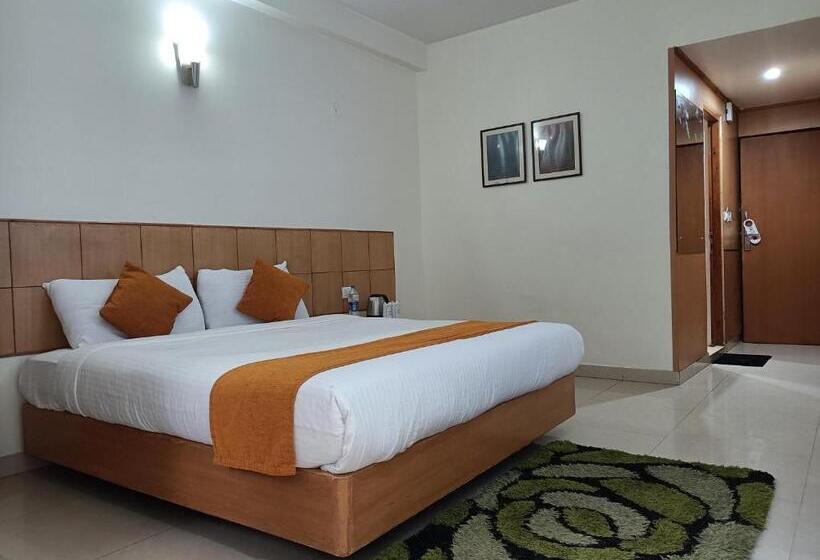 اتاق لوکس با تخت بزرگ, Broadways Inn