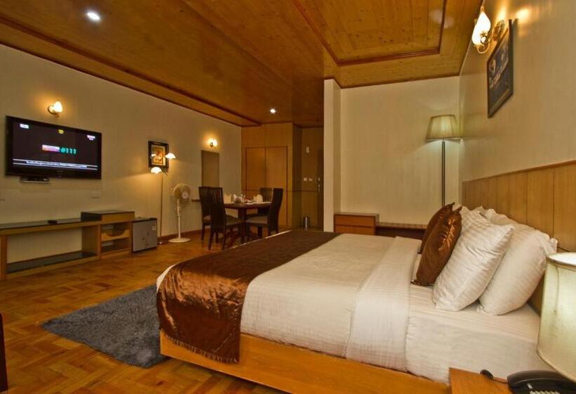 سوئیت با بالکن, Broadways Inn