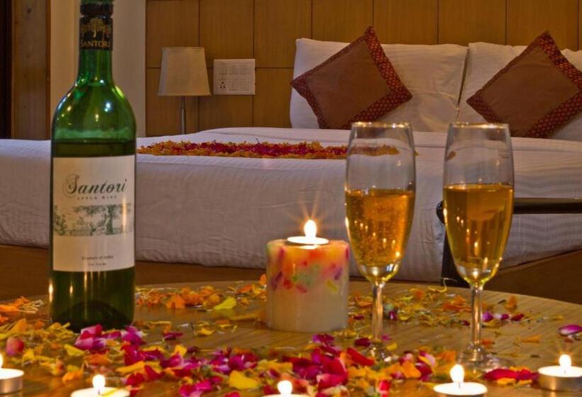 سوئیت با بالکن, Broadways Inn