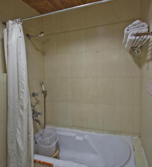 سوئیت با بالکن, Broadways Inn