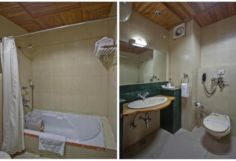 Люкс с Балконом, Broadways Inn