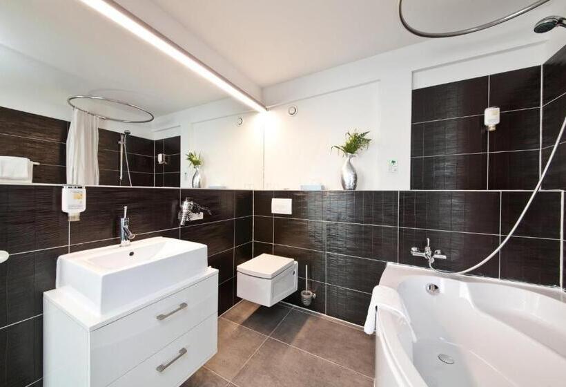 Номер бизнес-класса, Aviva