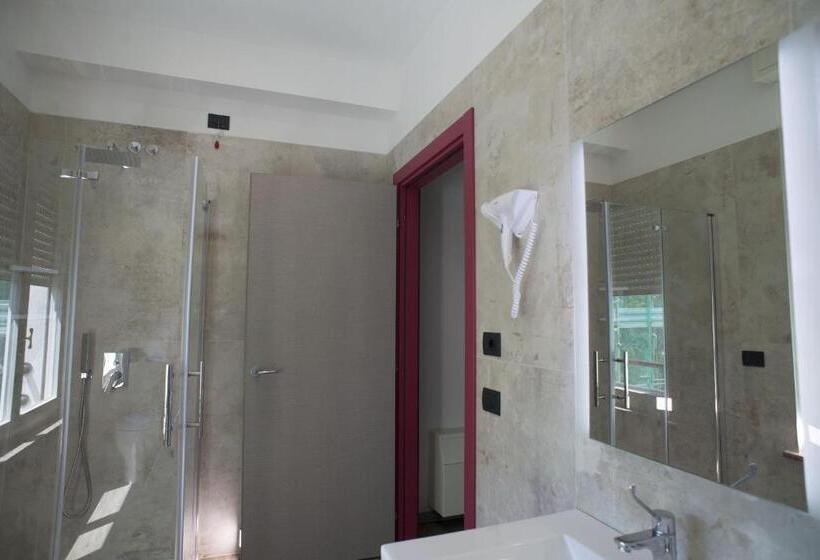 חדר סטנדרט, Salus