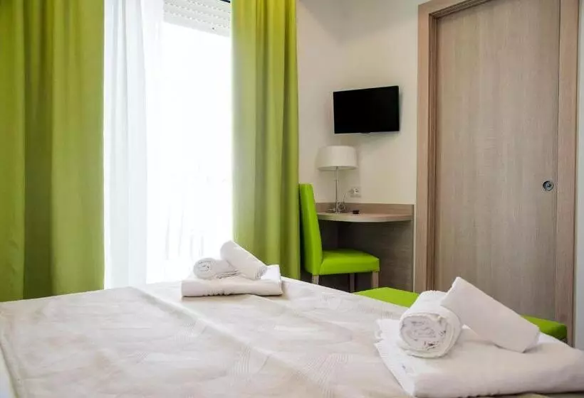 اتاق لوکس با بالکن و چشم‌انداز دریا, Solemare   Frontemare   3 Stelle Superior