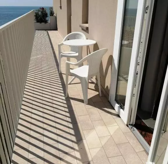 اتاق سه نفره دلوکس با چشم‌انداز دریا, Solemare   Frontemare   3 Stelle Superior